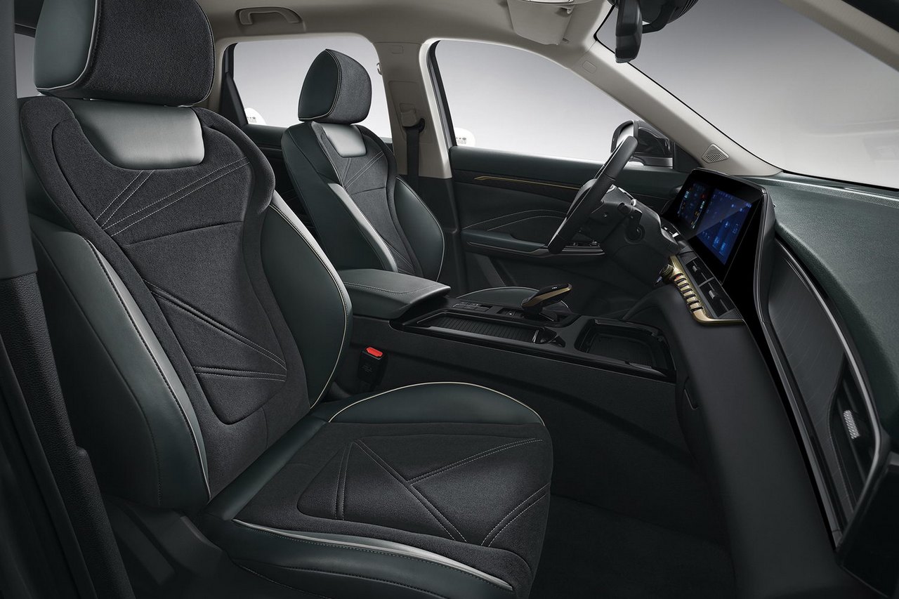 Интерьер/салон нового автомобиля FAW Bestune T55