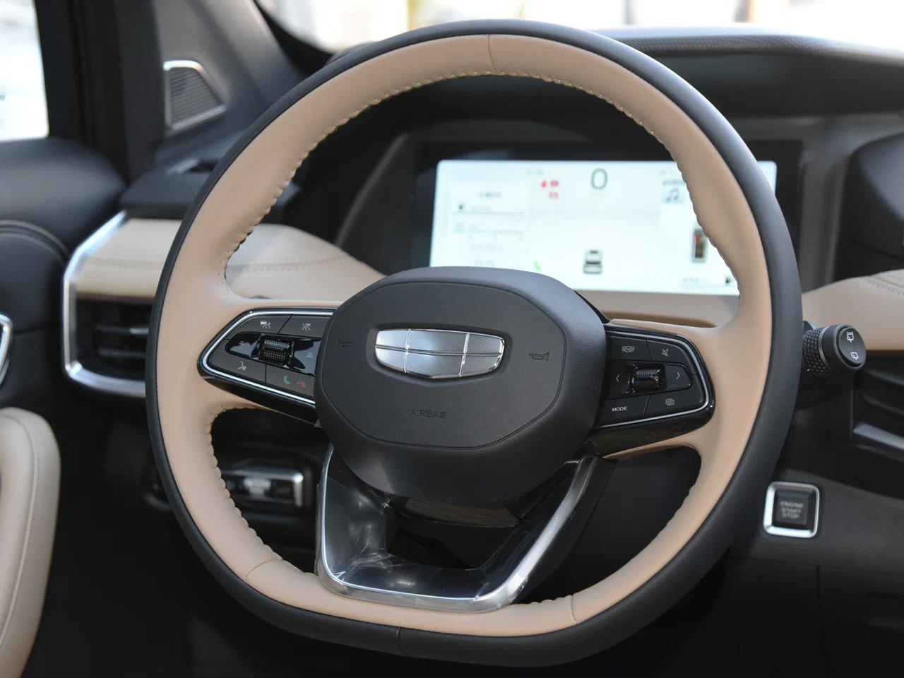 Интерьер/салон нового автомобиля Geely Haoyue L