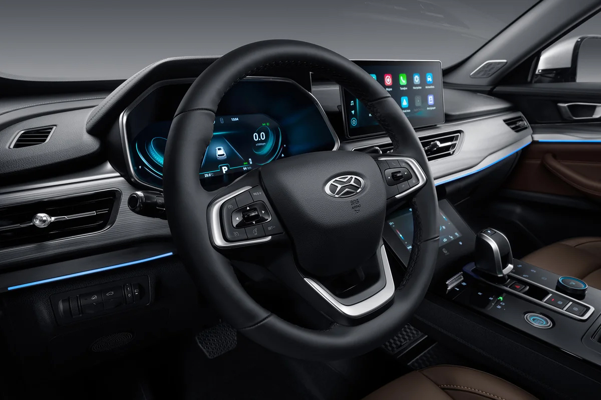 Интерьер/салон нового автомобиля Xcite X-Cross 8