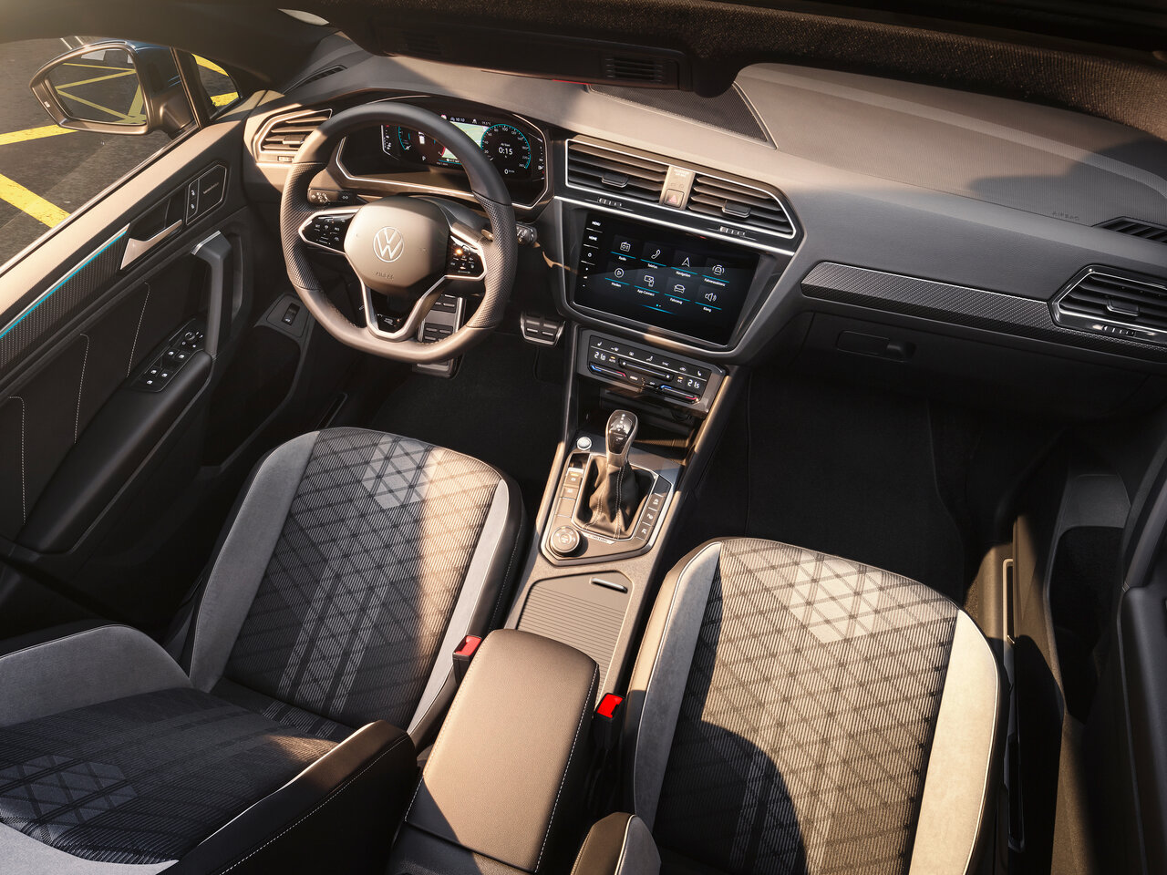 Интерьер/салон нового автомобиля Volkswagen Tiguan