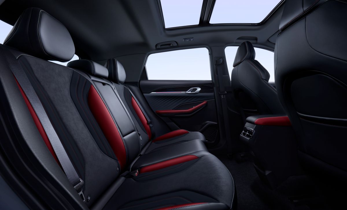 Интерьер/салон нового автомобиля Geely Coolray