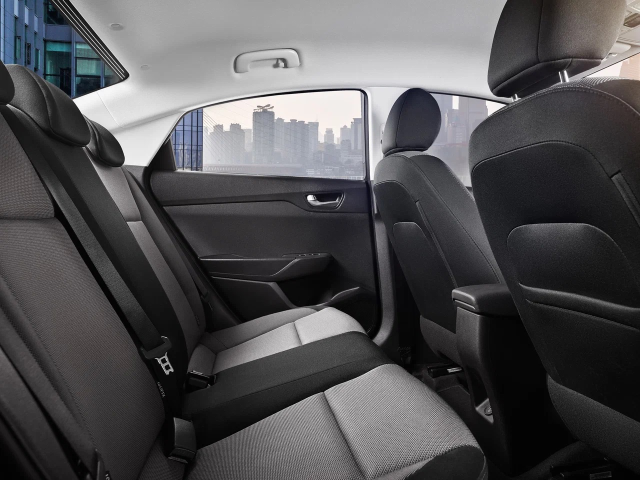 Интерьер/салон нового автомобиля Hyundai Solaris