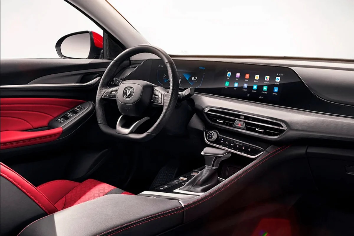 Интерьер/салон нового автомобиля Changan Eado Plus