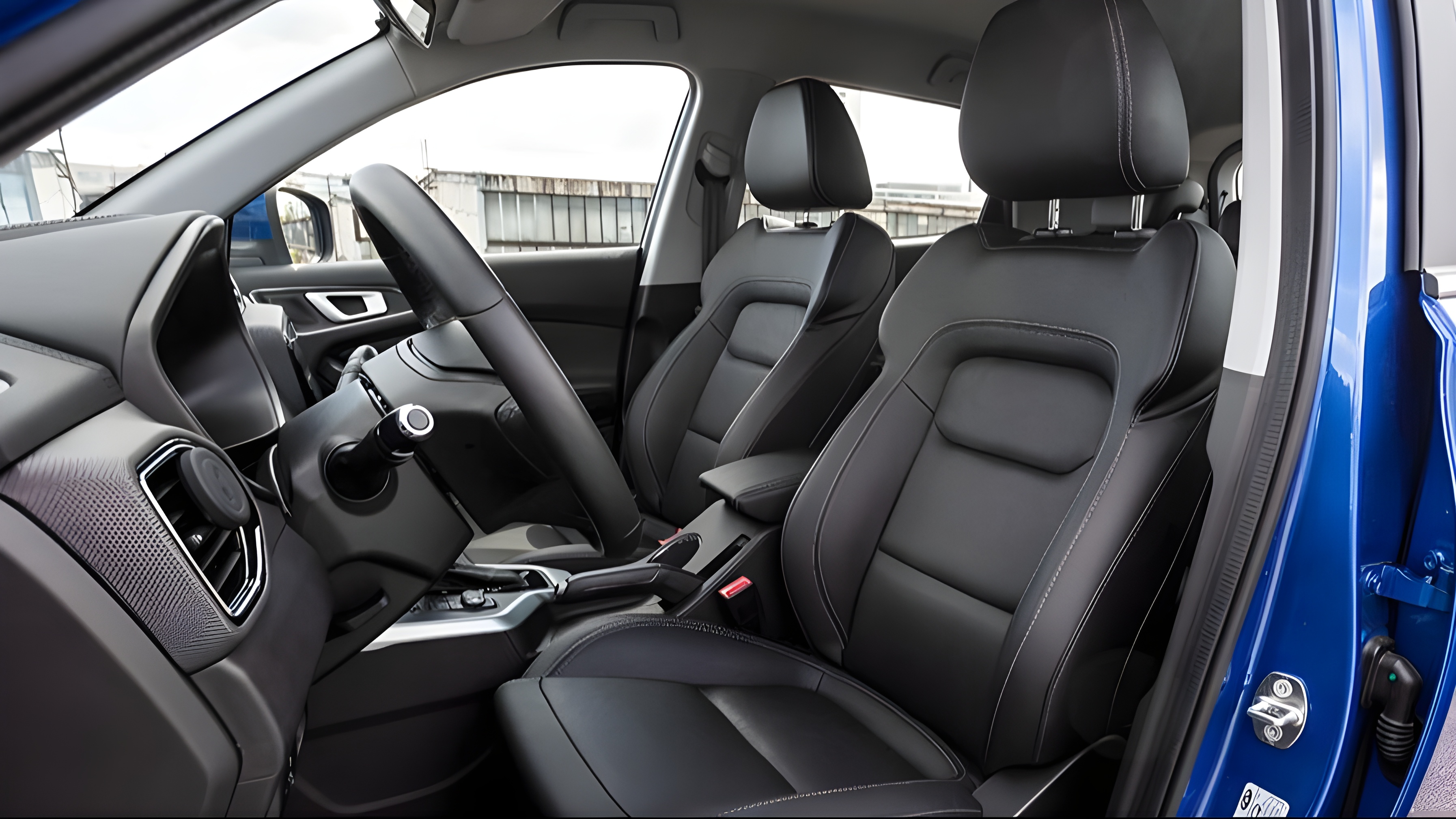 Интерьер/салон нового автомобиля SWM G01