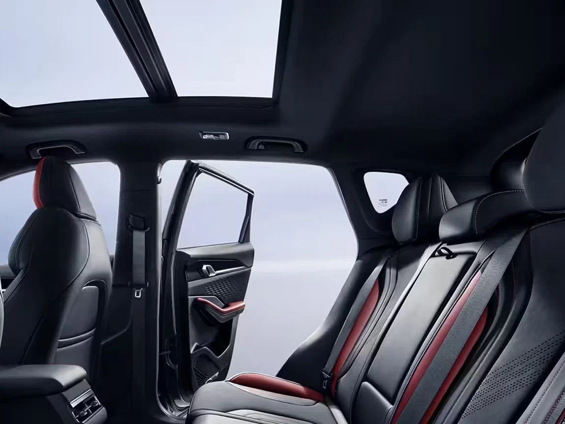 Интерьер/салон нового автомобиля Geely Coolray