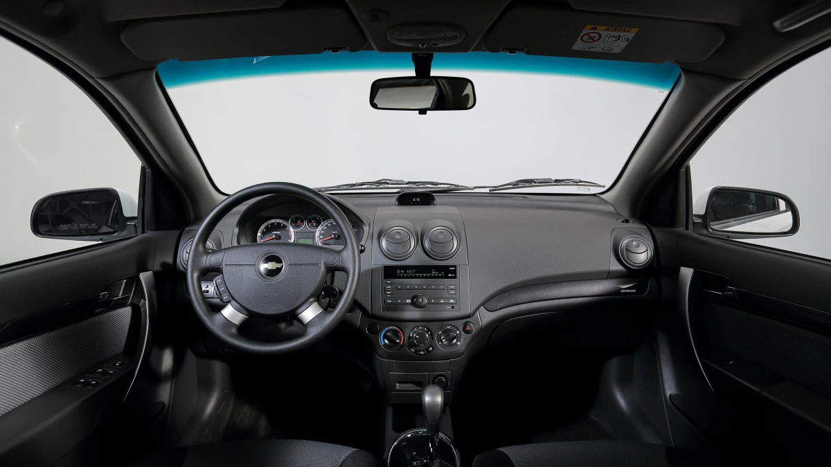 Интерьер/салон нового автомобиля Chevrolet Nexia