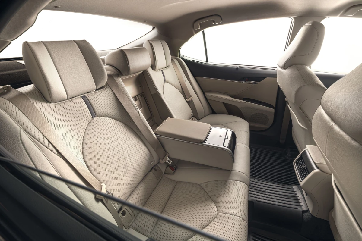 Интерьер/салон нового автомобиля Toyota Camry