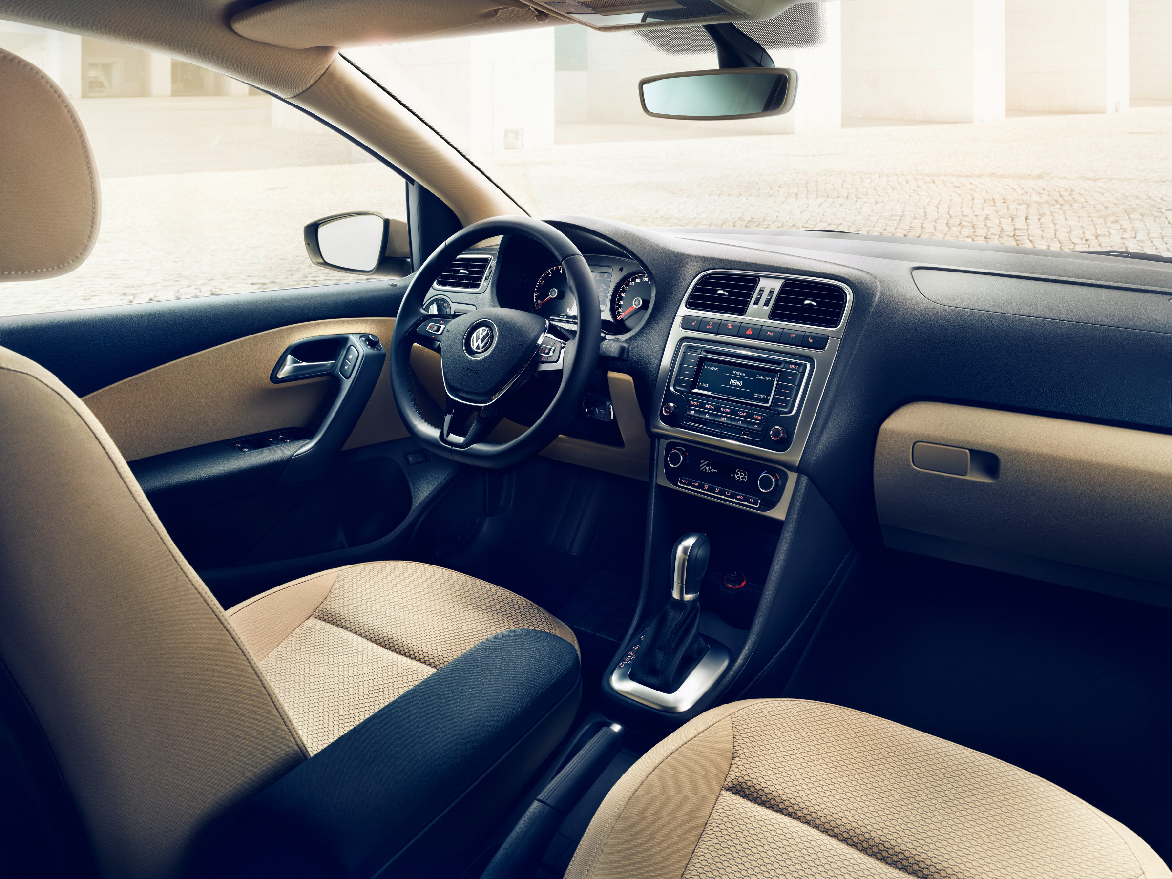 Интерьер/салон нового автомобиля Volkswagen Polo Sedan