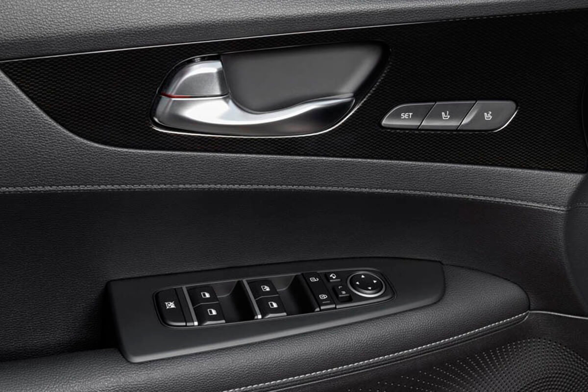 Интерьер/салон нового автомобиля Kia Cerato
