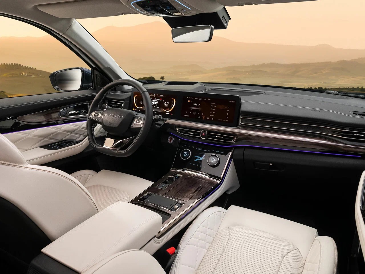 Интерьер/салон нового автомобиля EXEED VX