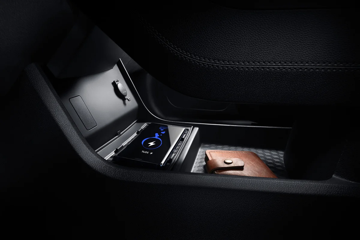 Интерьер/салон нового автомобиля Xcite X-Cross 8