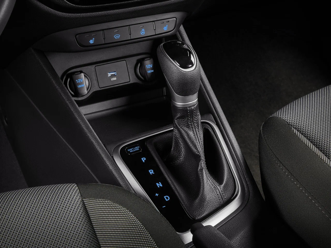 Интерьер/салон нового автомобиля Hyundai Solaris