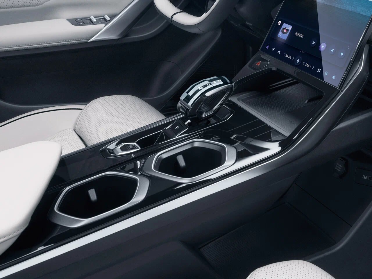 Интерьер/салон нового автомобиля Geely Boyue