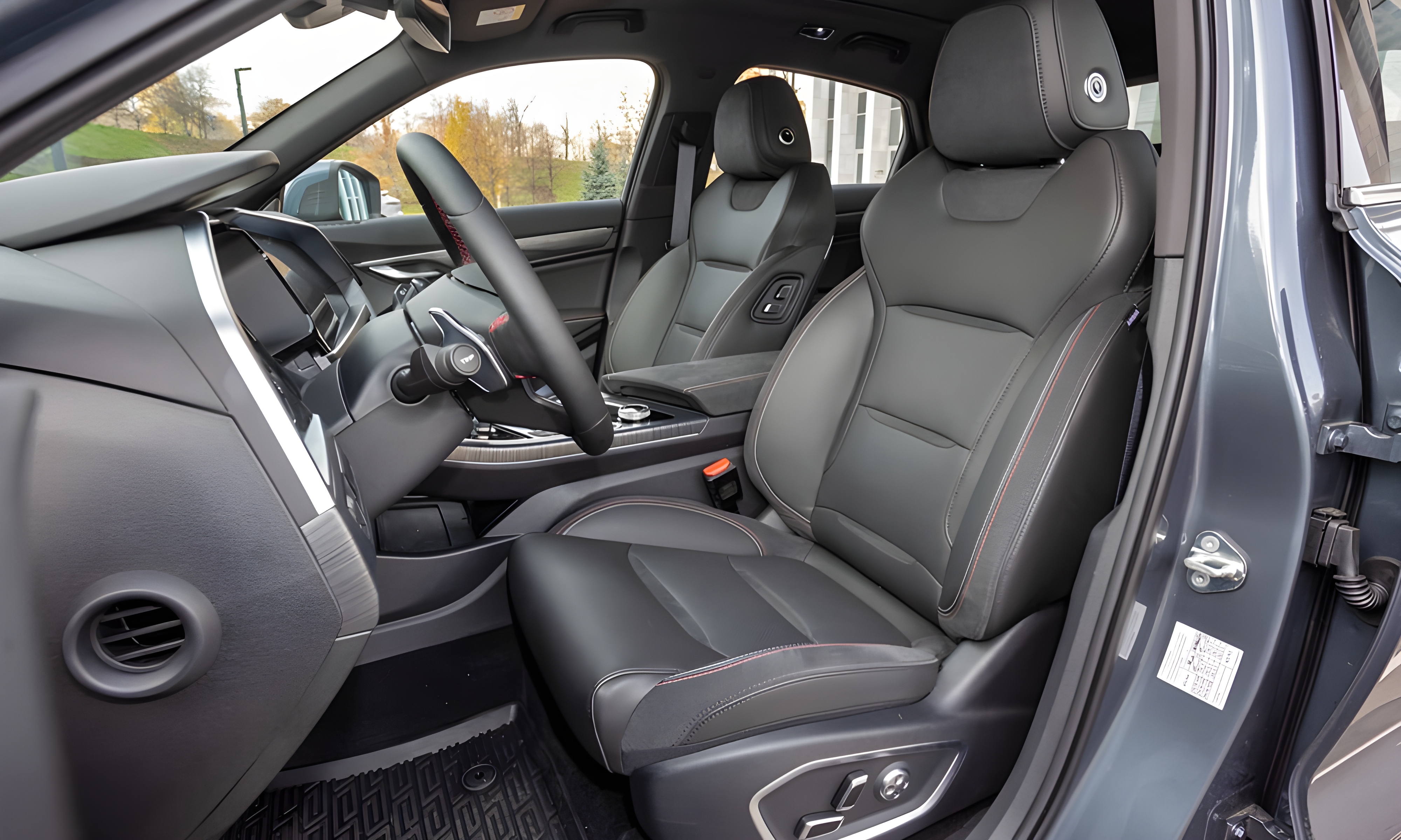 Интерьер/салон нового автомобиля Geely Tugella