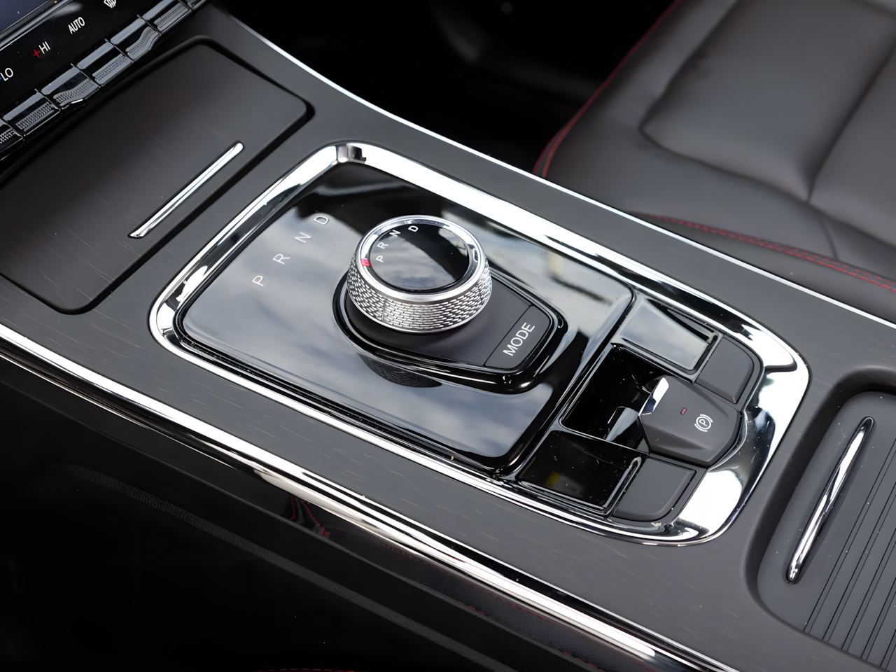 Интерьер/салон нового автомобиля SWM G05 Pro