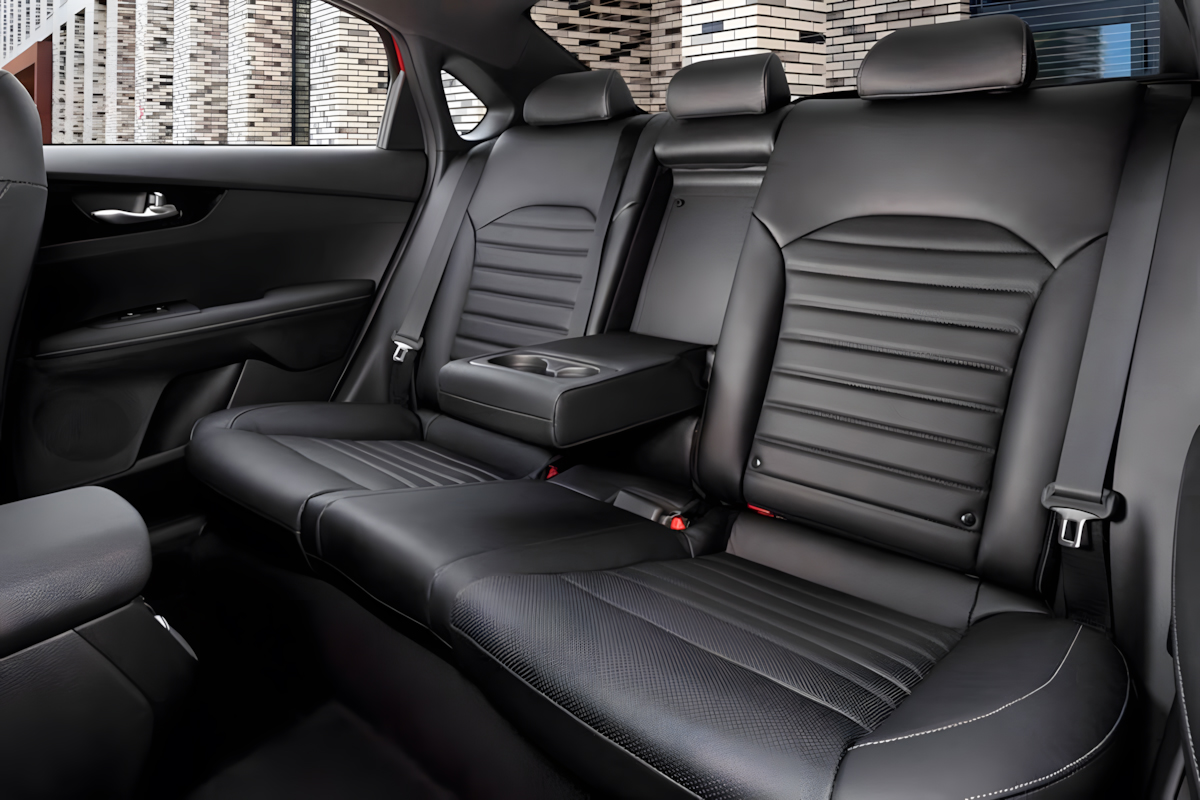 Интерьер/салон нового автомобиля Kia Cerato