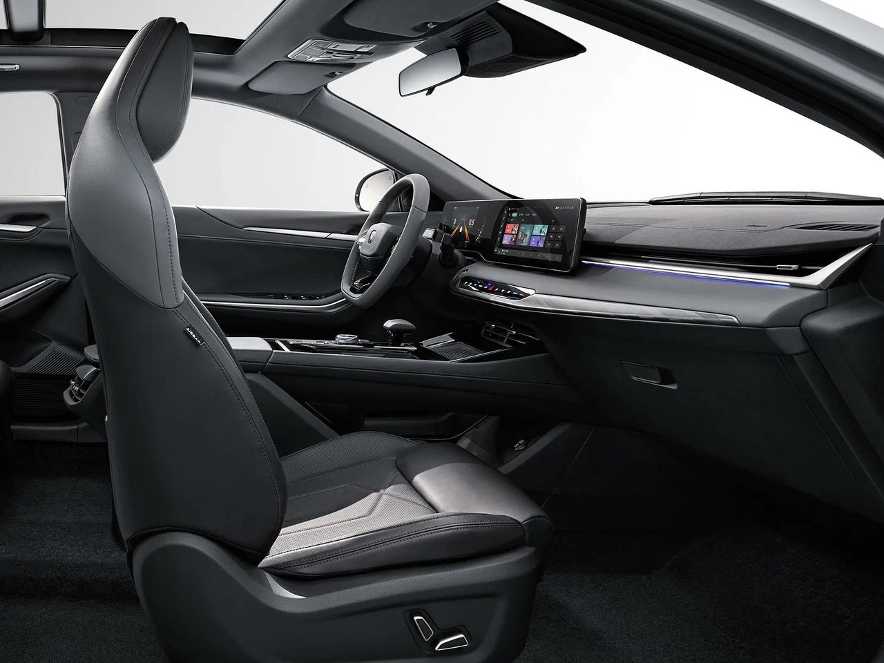 Интерьер/салон нового автомобиля Changan Raeton Plus