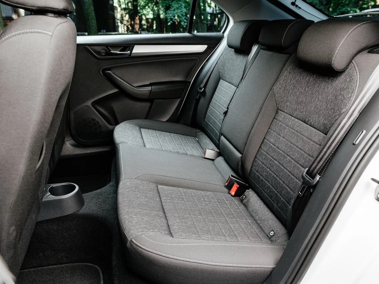 Интерьер/салон нового автомобиля Skoda Rapid