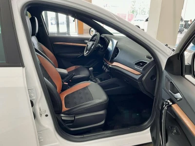 Автомобиль LADA Vesta Cross, 1.6 л, передний привод, МКПП, бензин в наличии в Новосибирске
