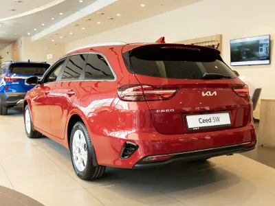 Автомобиль Kia Ceed, 1.6 л, передний привод, АКПП, бензин в наличии в Тюмени