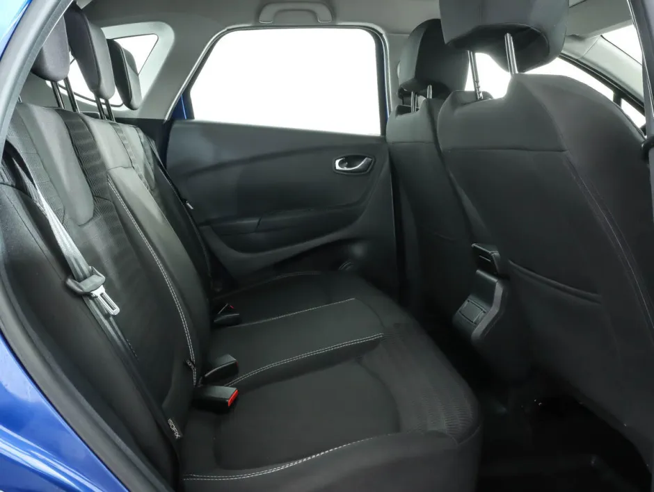 Автомобиль Renault Kaptur, 1.6 л, передний привод, МКПП, бензин в наличии в Краснодаре