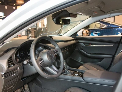 Автомобиль Mazda 3, 1.5 л, передний привод, АКПП, бензин в наличии в Екатеринбург