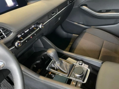 Автомобиль Mazda 3, 2 л, передний привод, АКПП, бензин в наличии в Екатеринбург