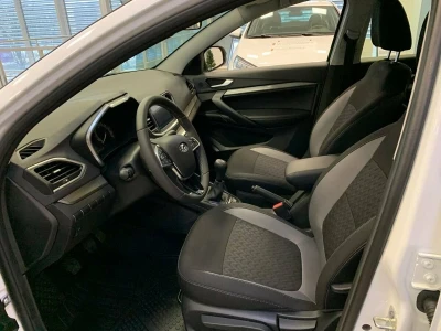 Автомобиль LADA Vesta, 1.6 л, передний привод, МКПП, бензин в наличии в Новосибирске
