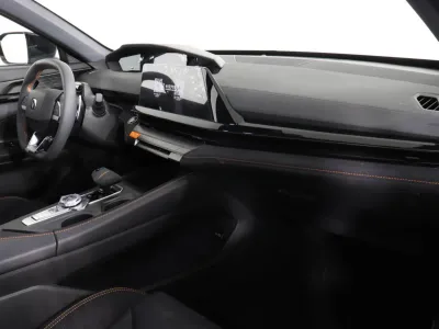 Автомобиль Changan UNI-V, 1.5 л, передний привод, Робот, бензин в наличии в Новосибирск