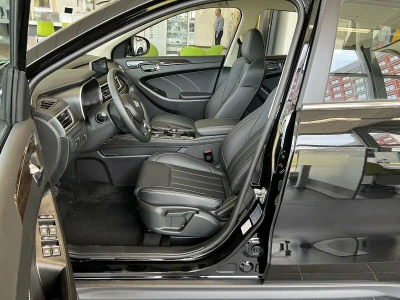 Автомобиль DongFeng 580, 1.5 л, передний привод, Вариатор, бензин в наличии в Краснодаре