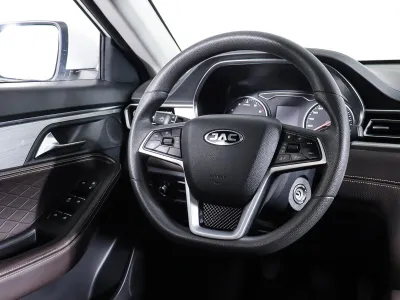 Автомобиль JAC J7, 1.5 л, передний привод, Вариатор, бензин в наличии в Омске