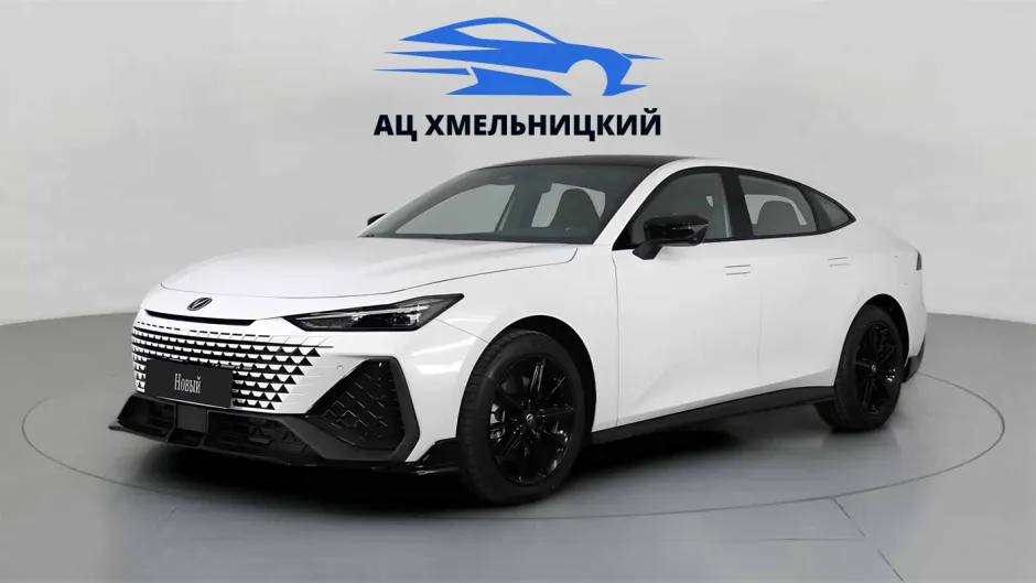 Автомобиль Changan UNI-V, 1.5 л, передний привод, Робот, бензин в наличии в Новосибирск