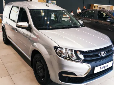 Автомобиль LADA Largus 5 мест, 1.6 л, передний привод, МКПП, бензин в наличии в Новосибирске