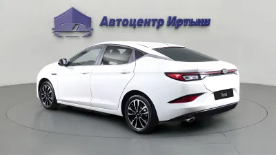 Автомобиль JAC J7, 1.5 л, передний привод, Вариатор, бензин в наличии в Омске
