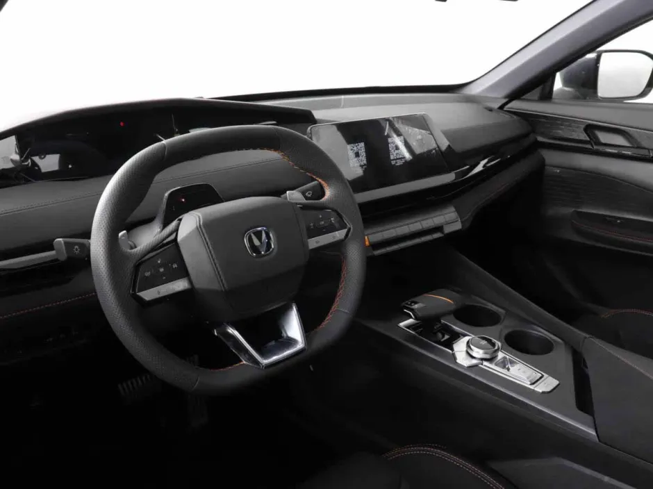 Автомобиль Changan UNI-V, 1.5 л, передний привод, Робот, бензин в наличии в Самаре
