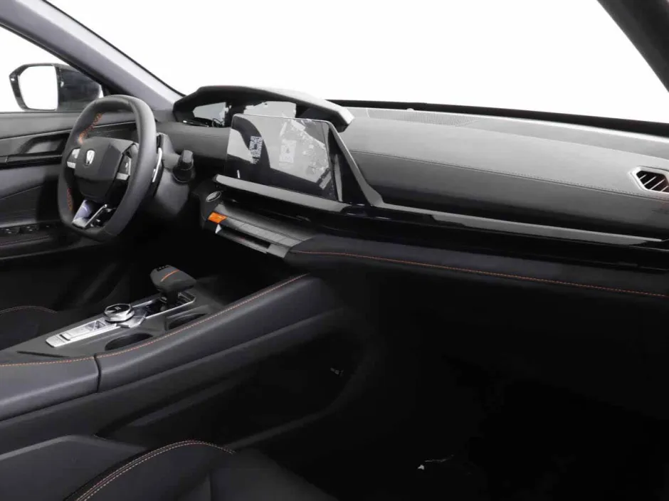 Автомобиль Changan UNI-V, 1.5 л, передний привод, Робот, бензин в наличии в Самаре