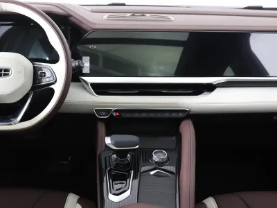 Автомобиль Geely Monjaro, 2 л, полный привод, АКПП, бензин в наличии в Новосибирск