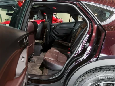 Автомобиль Mazda CX-4, 2 л, передний привод, АКПП, бензин в наличии в Екатеринбург