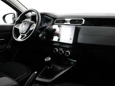Автомобиль Renault Duster, 1.6 л, полный привод, МКПП, бензин в наличии в Омске