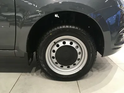 Автомобиль LADA Granta Лифтбек, 1.6 л, передний привод, МКПП, бензин в наличии в Новосибирске