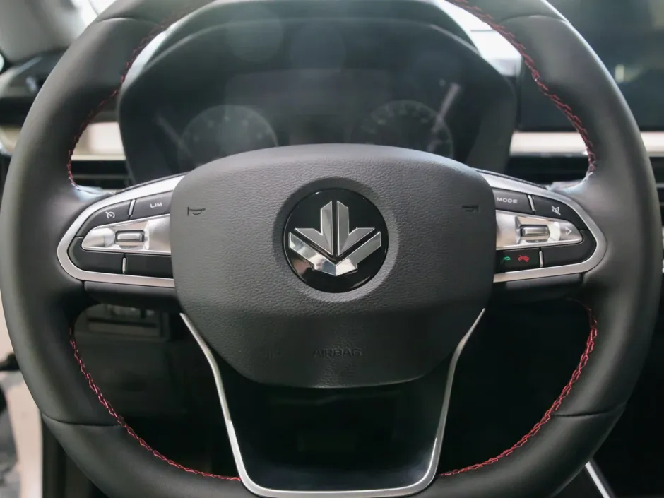 Автомобиль Livan X3 Pro, 1.5 л, передний привод, Вариатор, бензин в наличии в Краснодаре