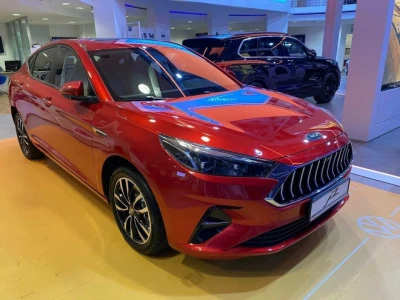 Автомобиль JAC J7, 1.5 л, передний привод, Вариатор, бензин в наличии в Екатеринбургe