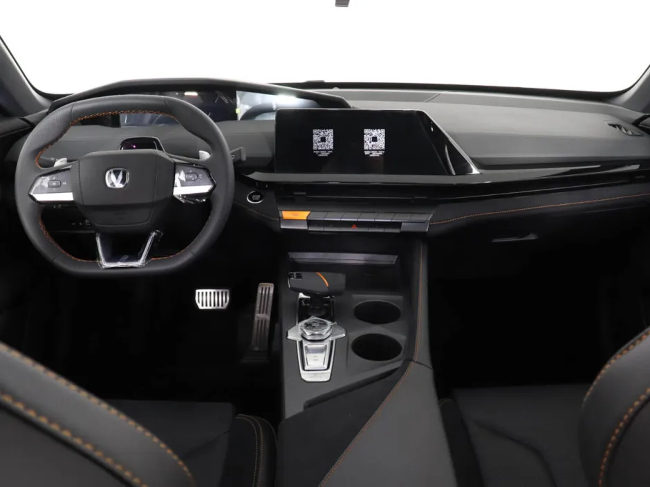 Автомобиль Changan UNI-V, 1.5 л, передний привод, Робот, бензин в наличии в Самаре