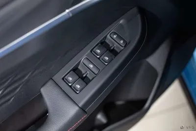 Автомобиль Livan X3 Pro, 1.5 л, передний привод, Вариатор, бензин в наличии в Санкт-Петербурге