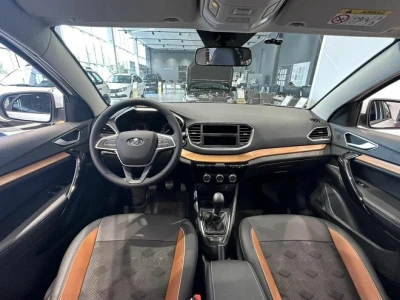 Автомобиль LADA Vesta SW Cross, 1.6 л, передний привод, МКПП, бензин в наличии в Новосибирске