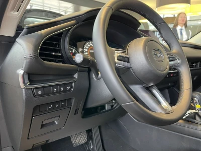 Автомобиль Mazda 3, 2 л, передний привод, АКПП, бензин в наличии в Екатеринбург