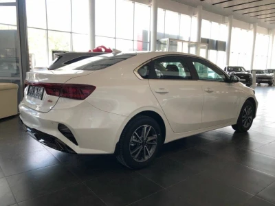 Автомобиль Kia Cerato, 2 л, передний привод, АКПП, бензин в наличии в Краснодаре