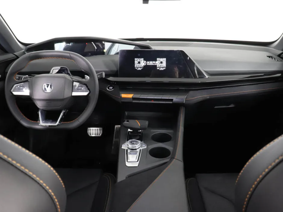 Автомобиль Changan UNI-V, 1.5 л, передний привод, Робот, бензин в наличии в Самаре