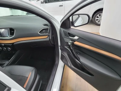 Автомобиль LADA Vesta Cross, 1.6 л, передний привод, МКПП, бензин в наличии в Новосибирске