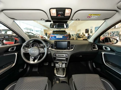 Автомобиль Kia Ceed, 1.6 л, передний привод, АКПП, бензин в наличии в Тюмени